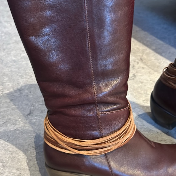 Gorgeous Naot Boots - Picture 2 of 6